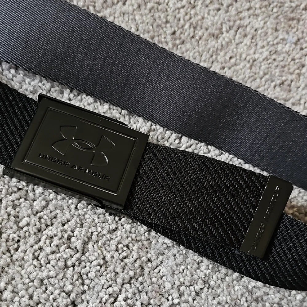 F💜🔹️Under Armour Kids Black Belt with Embossed Buckle